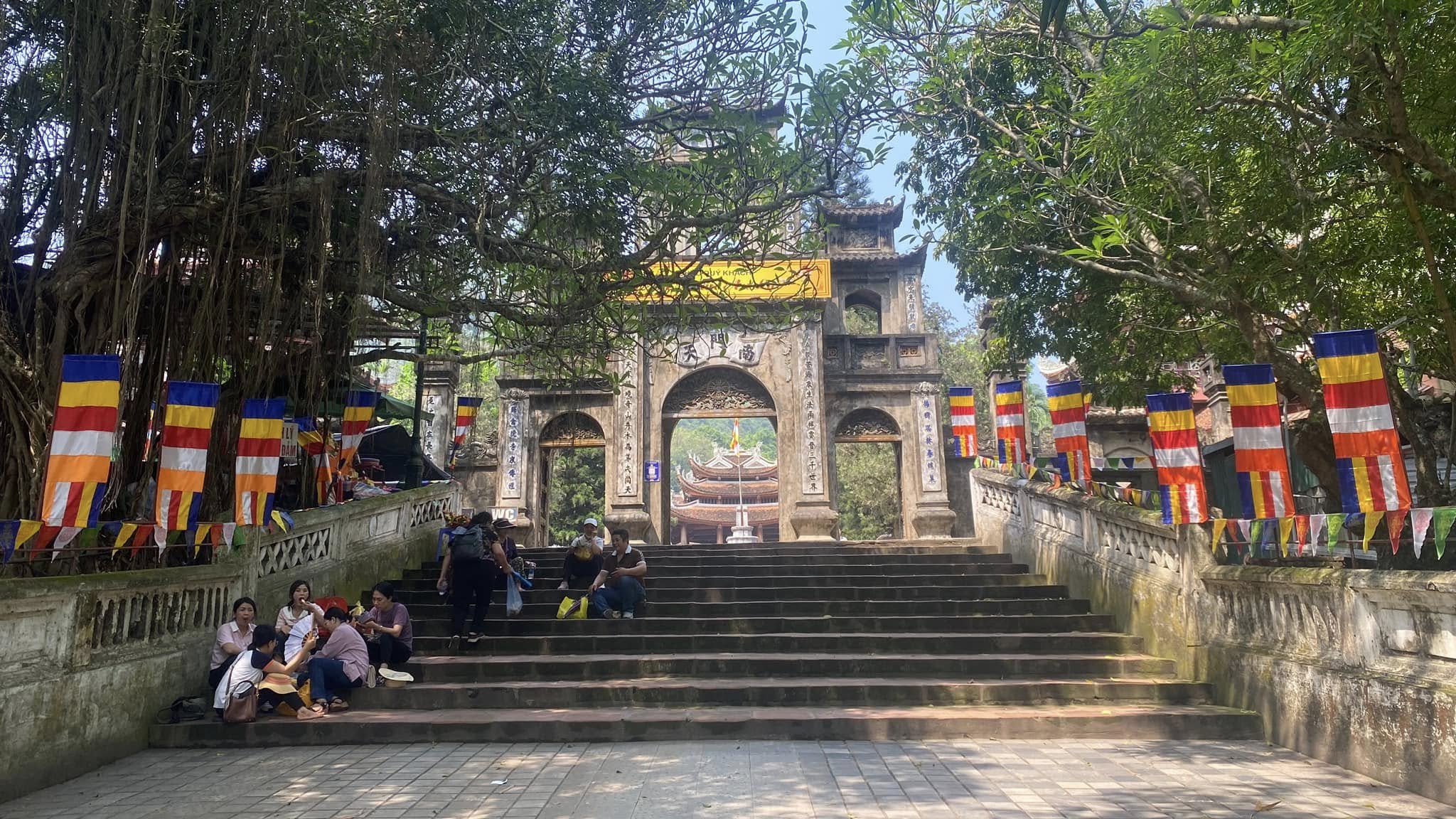 Hướng Dẫn Lộ Trình Và Phương Tiện Đến Chùa Hương