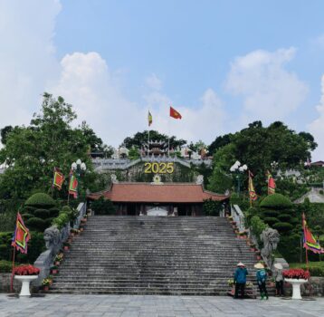 Những Địa Điểm Tham Quan Hấp Dẫn Tại Đền Cửa Ông